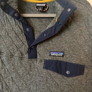 Patagonia Men’s Quilted Organic Cotton Gray and Navy Pullover